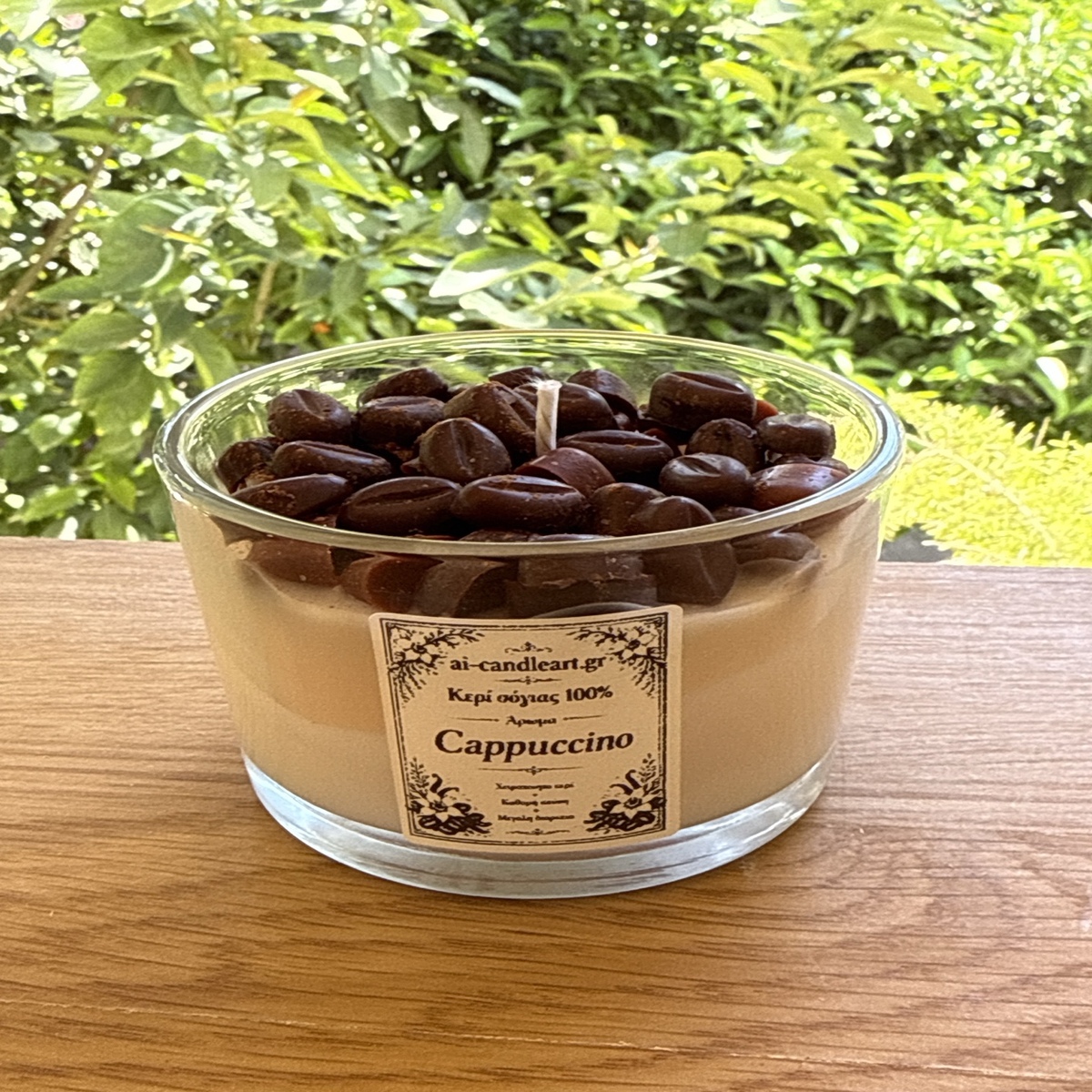 κερί σόγιας cappuccino με κόκκους καφέ σε γυάλινο ποτήρι